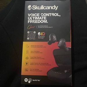 SkullCandy Bluetooth earbuds